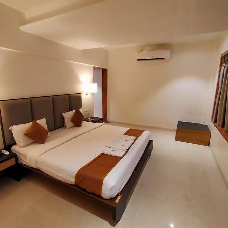 Abhishek Beach Resort And Spa Ganpatipule Extérieur photo