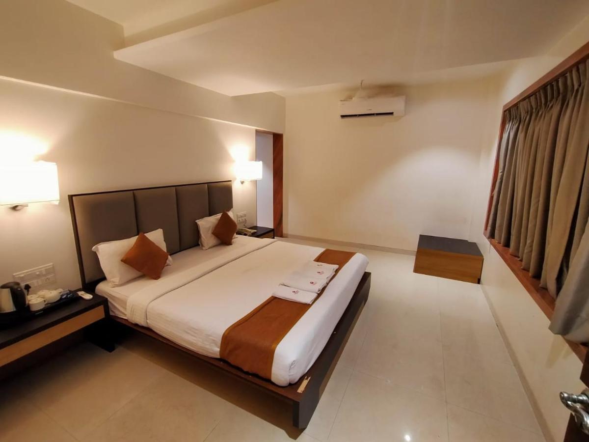 Abhishek Beach Resort And Spa Ganpatipule Extérieur photo