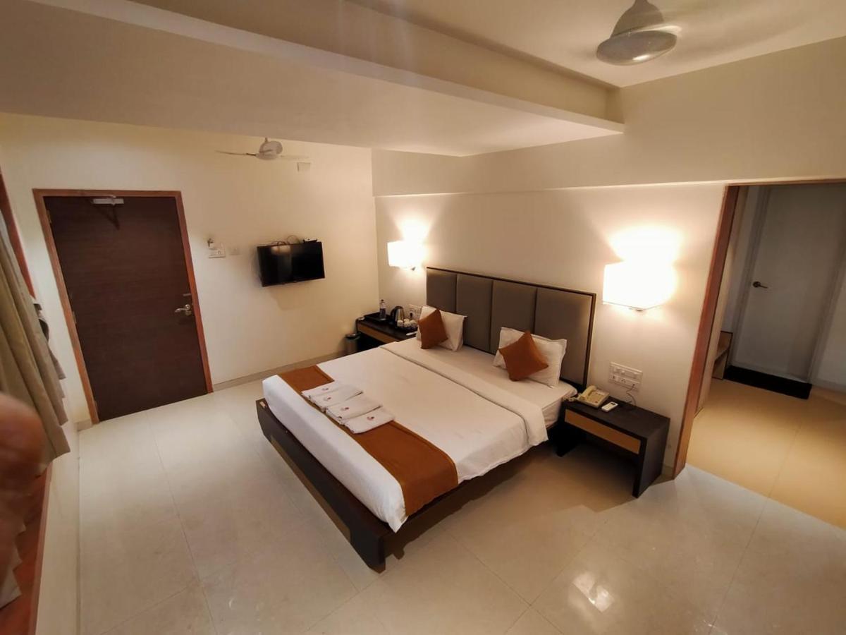 Abhishek Beach Resort And Spa Ganpatipule Extérieur photo