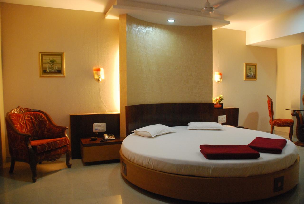 Abhishek Beach Resort And Spa Ganpatipule Extérieur photo