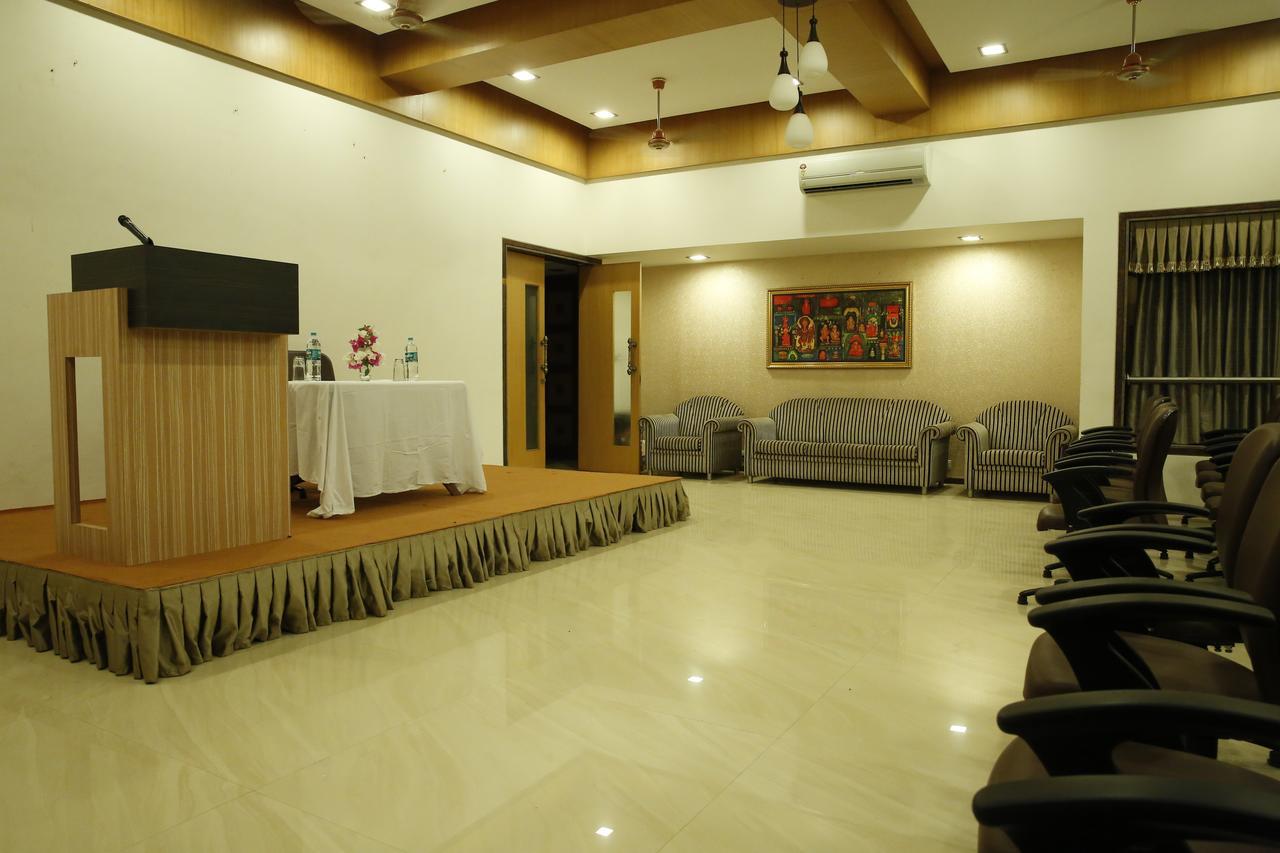 Abhishek Beach Resort And Spa Ganpatipule Extérieur photo