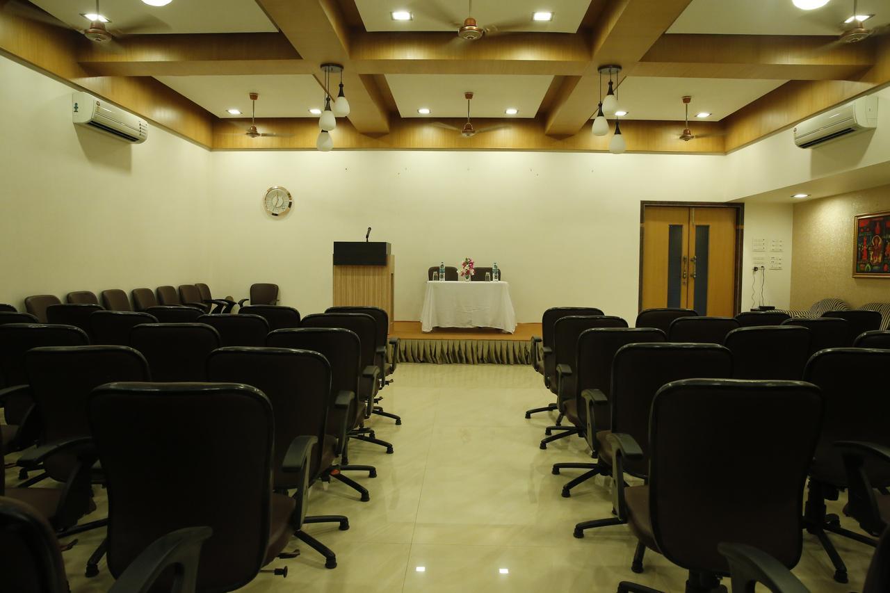 Abhishek Beach Resort And Spa Ganpatipule Extérieur photo