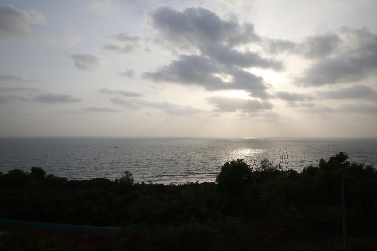 Abhishek Beach Resort And Spa Ganpatipule Extérieur photo