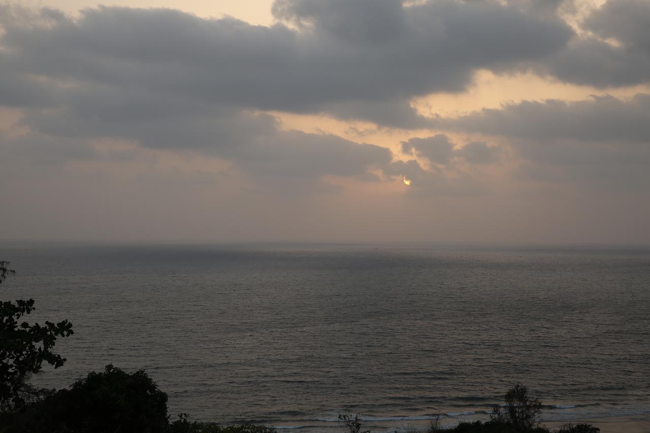 Abhishek Beach Resort And Spa Ganpatipule Extérieur photo