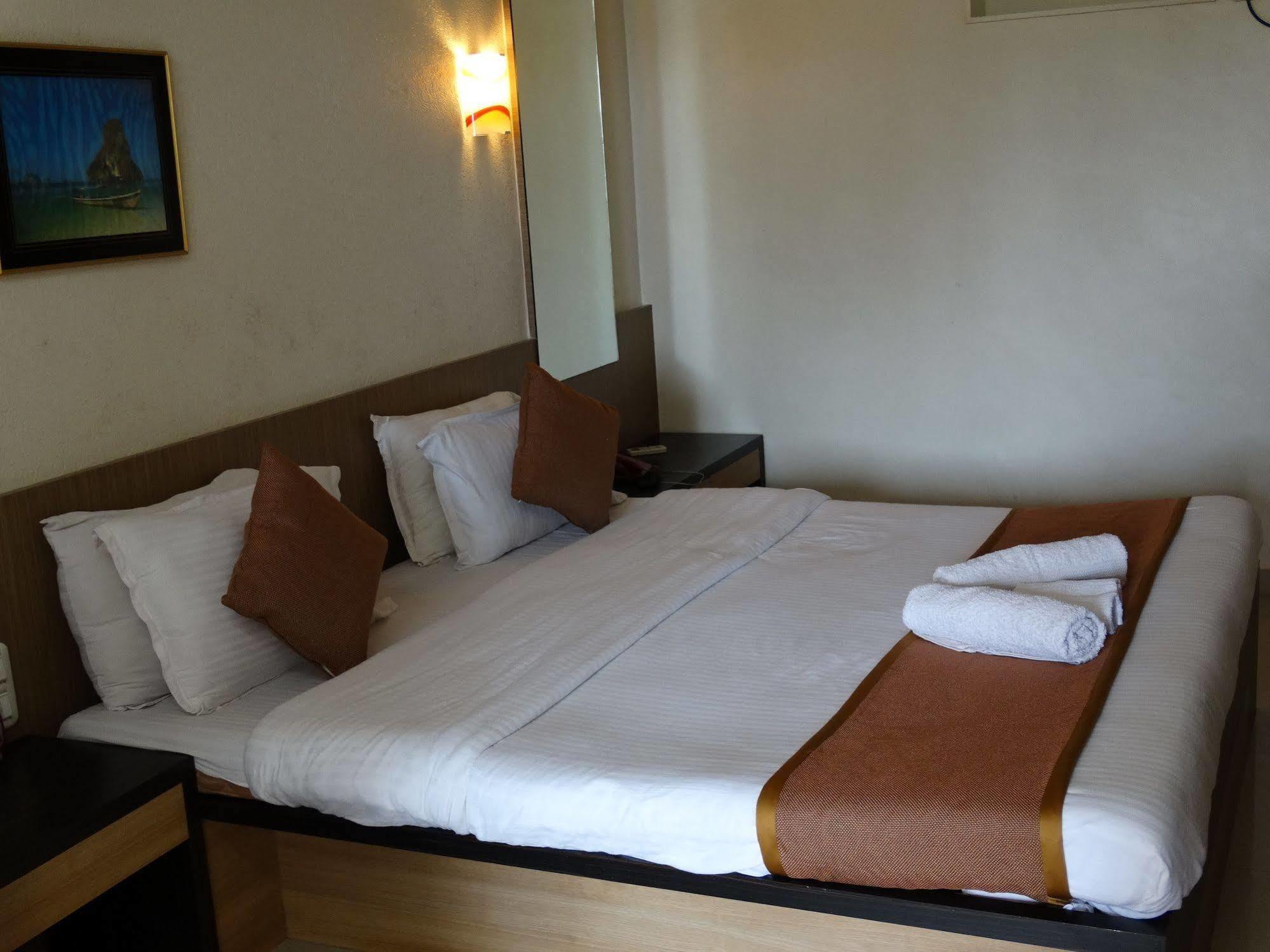 Abhishek Beach Resort And Spa Ganpatipule Extérieur photo