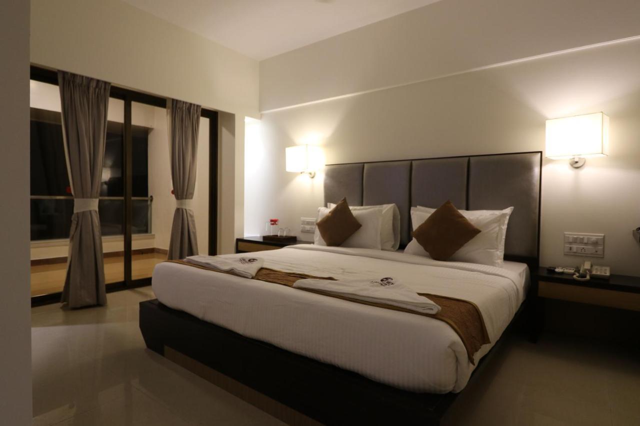 Abhishek Beach Resort And Spa Ganpatipule Extérieur photo