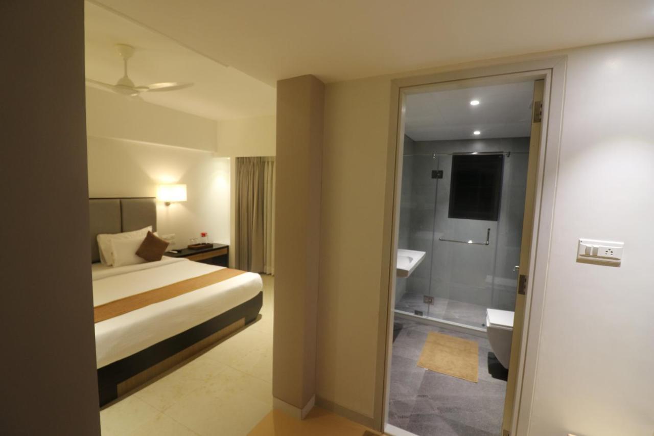 Abhishek Beach Resort And Spa Ganpatipule Extérieur photo