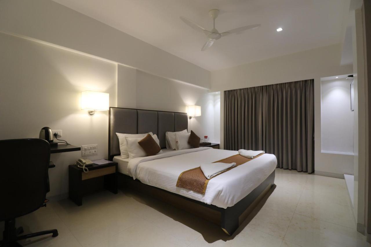 Abhishek Beach Resort And Spa Ganpatipule Extérieur photo