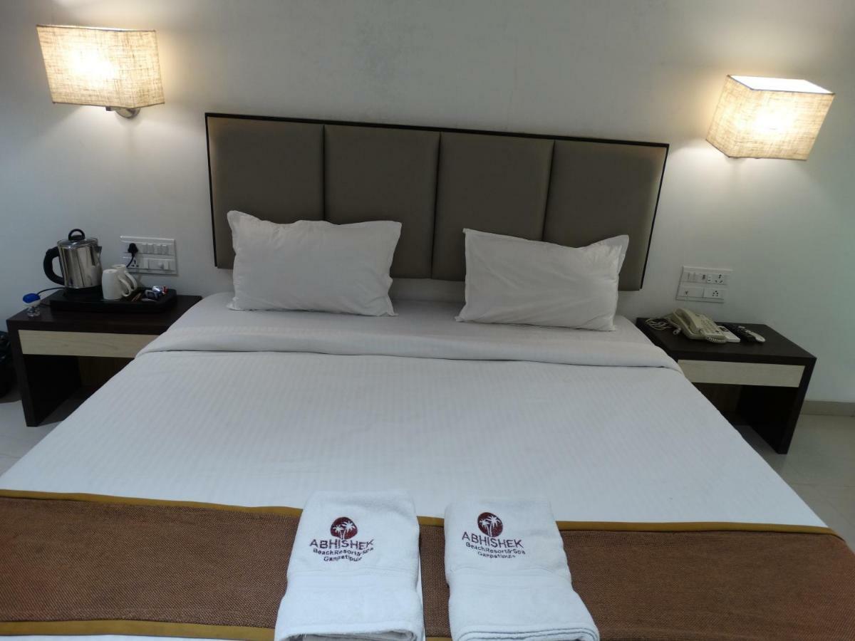 Abhishek Beach Resort And Spa Ganpatipule Extérieur photo