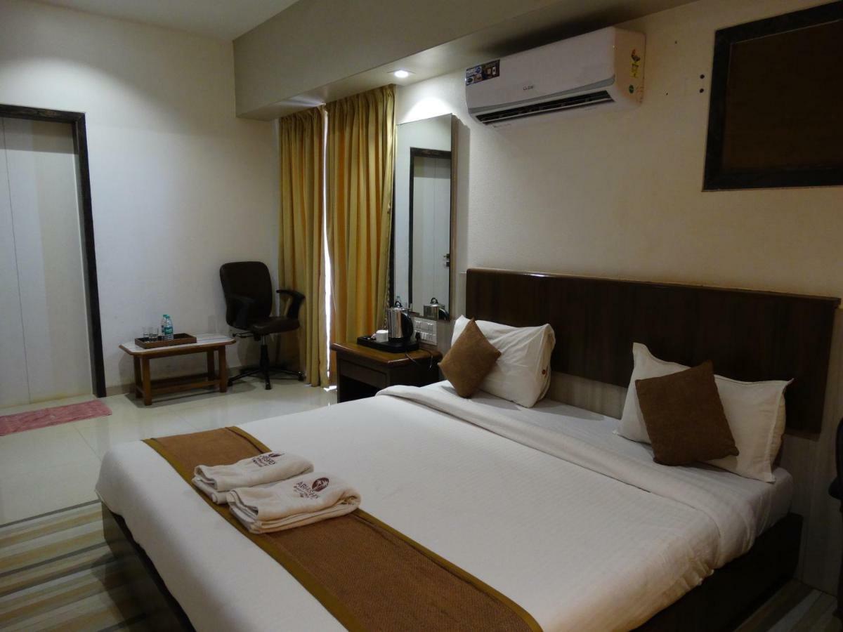 Abhishek Beach Resort And Spa Ganpatipule Extérieur photo