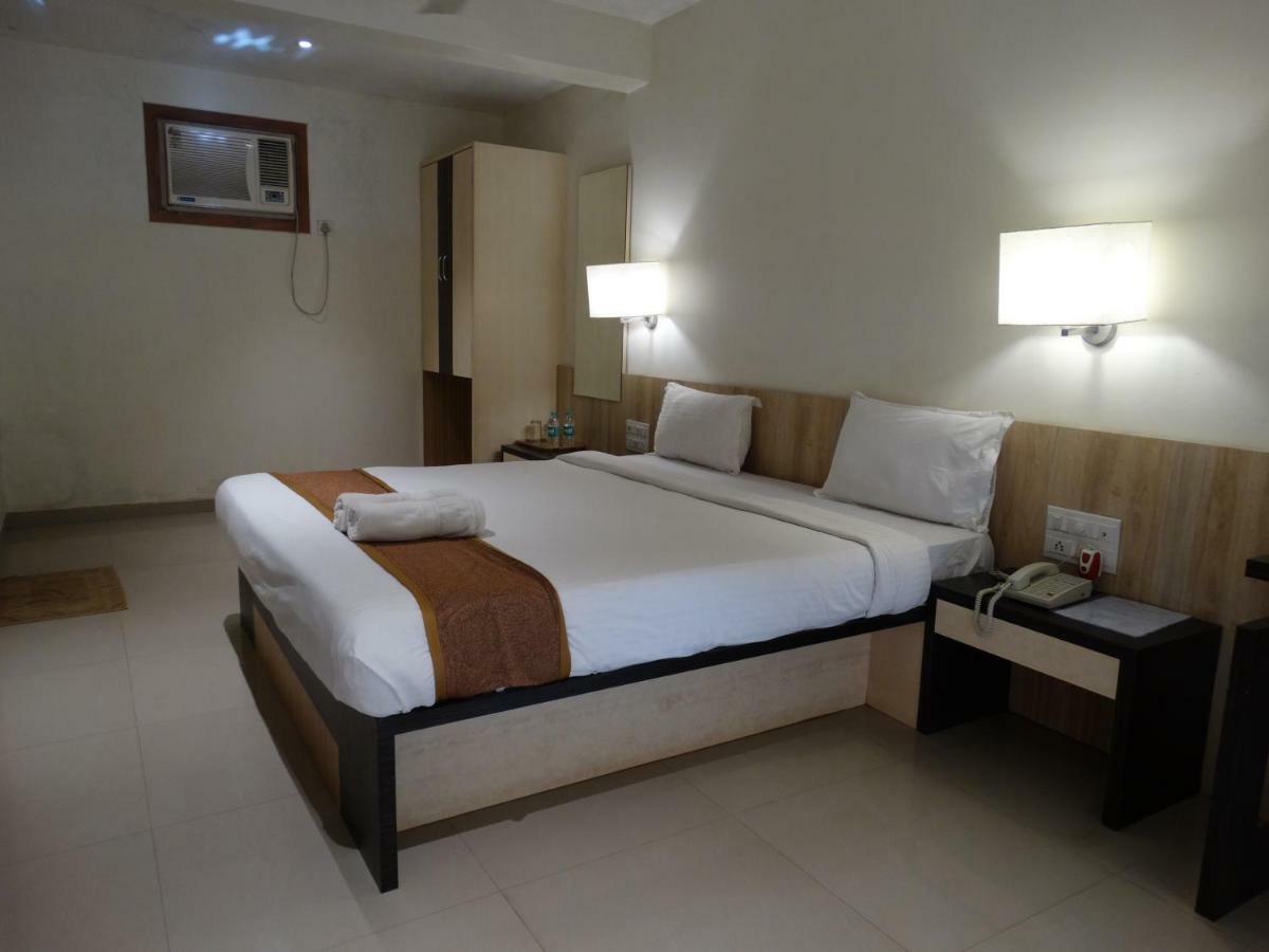 Abhishek Beach Resort And Spa Ganpatipule Extérieur photo