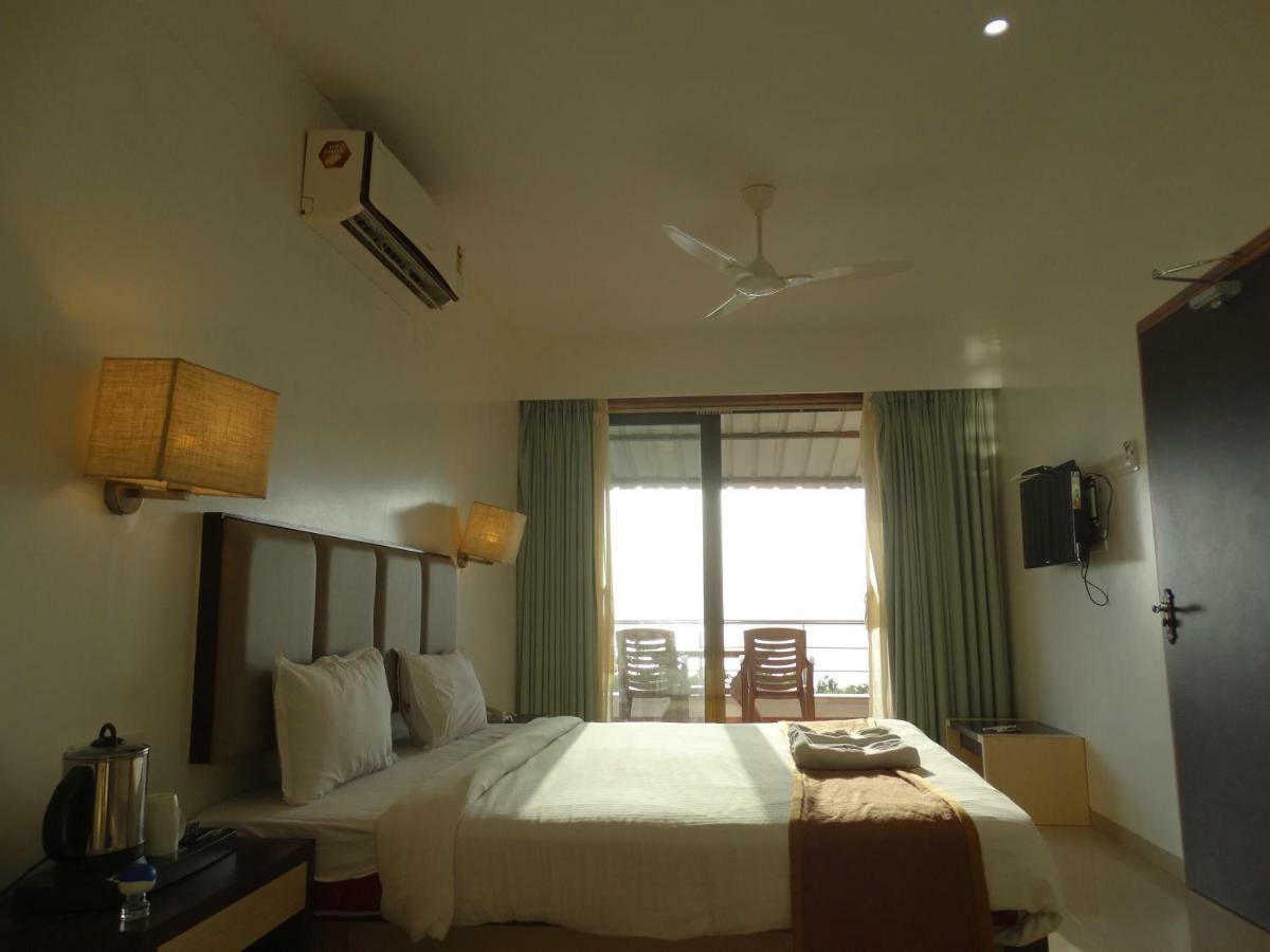 Abhishek Beach Resort And Spa Ganpatipule Extérieur photo